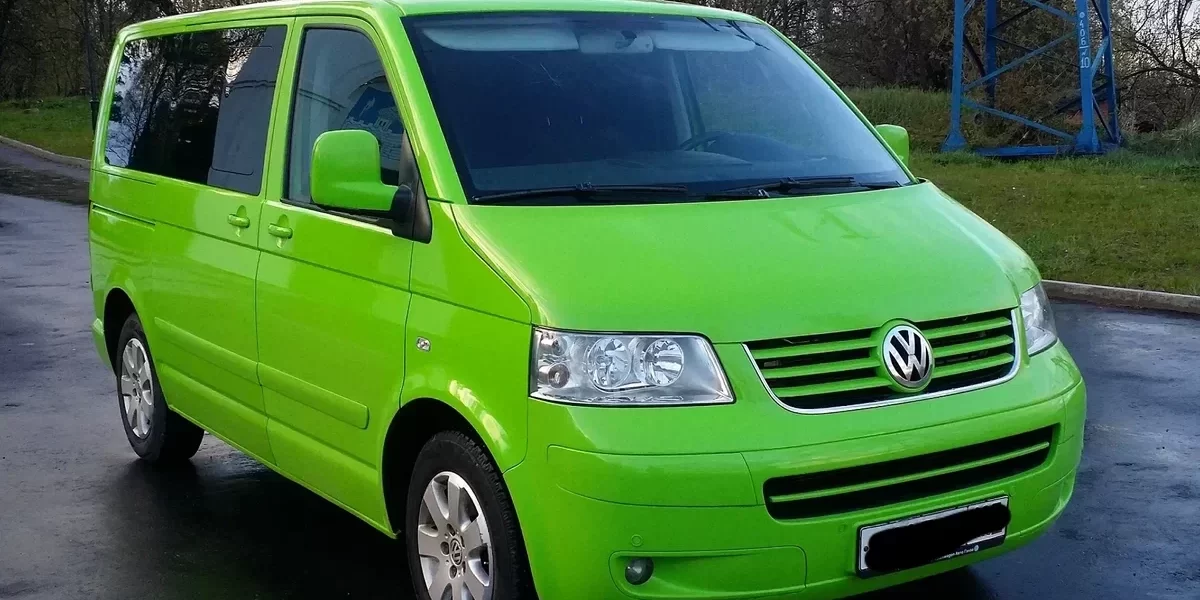 Volkswagen Multivan зеленый